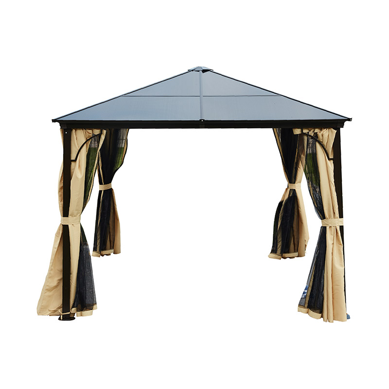 How Can Outdoor Spaces Stay Functional and Comfortable Year-Round?